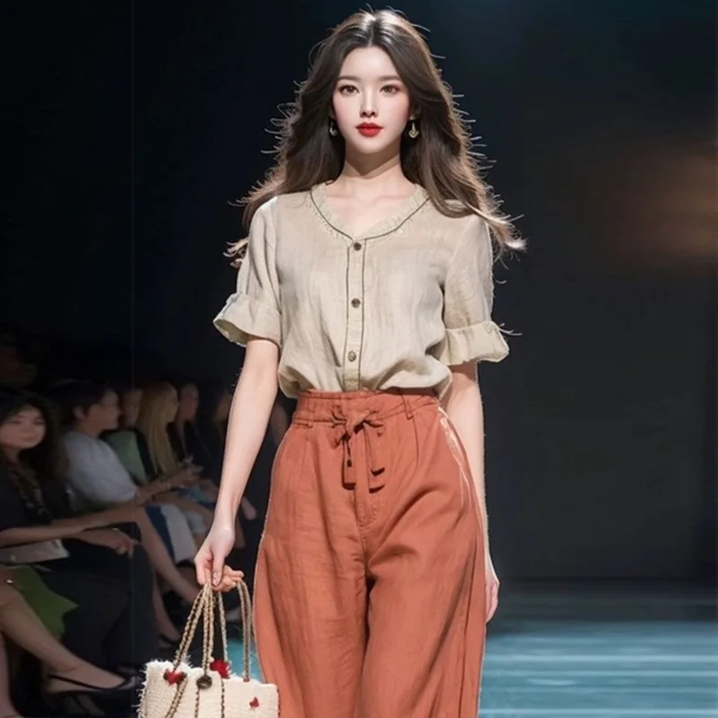 

Trendy! Korean-style outfit with a green loose top brown wide-leg pants for a fashionable and comfortable look.