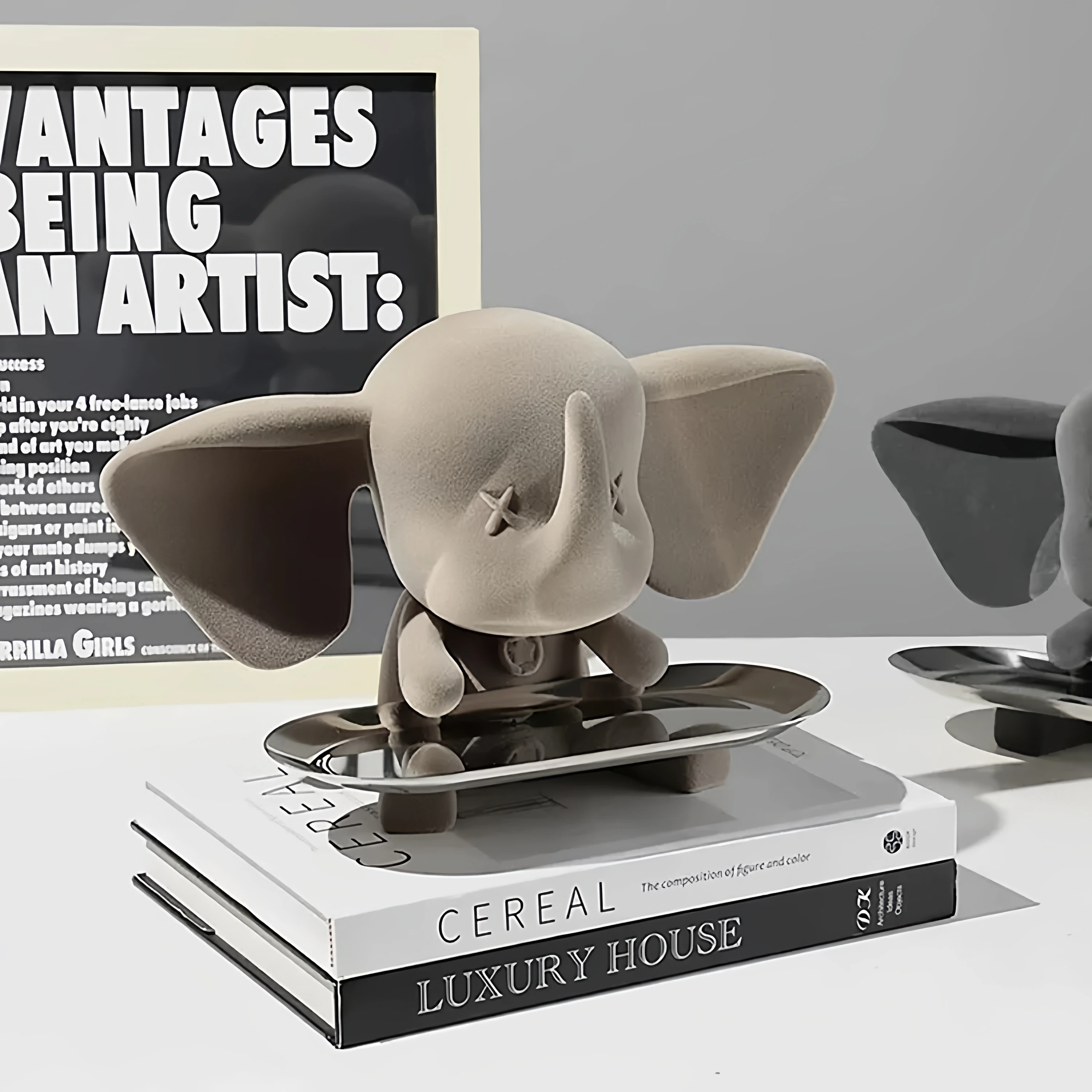 

Small Flying Elephant Decoration Storage Organizer for Living Room TV Cabinet Moving Gift Resin Material Display