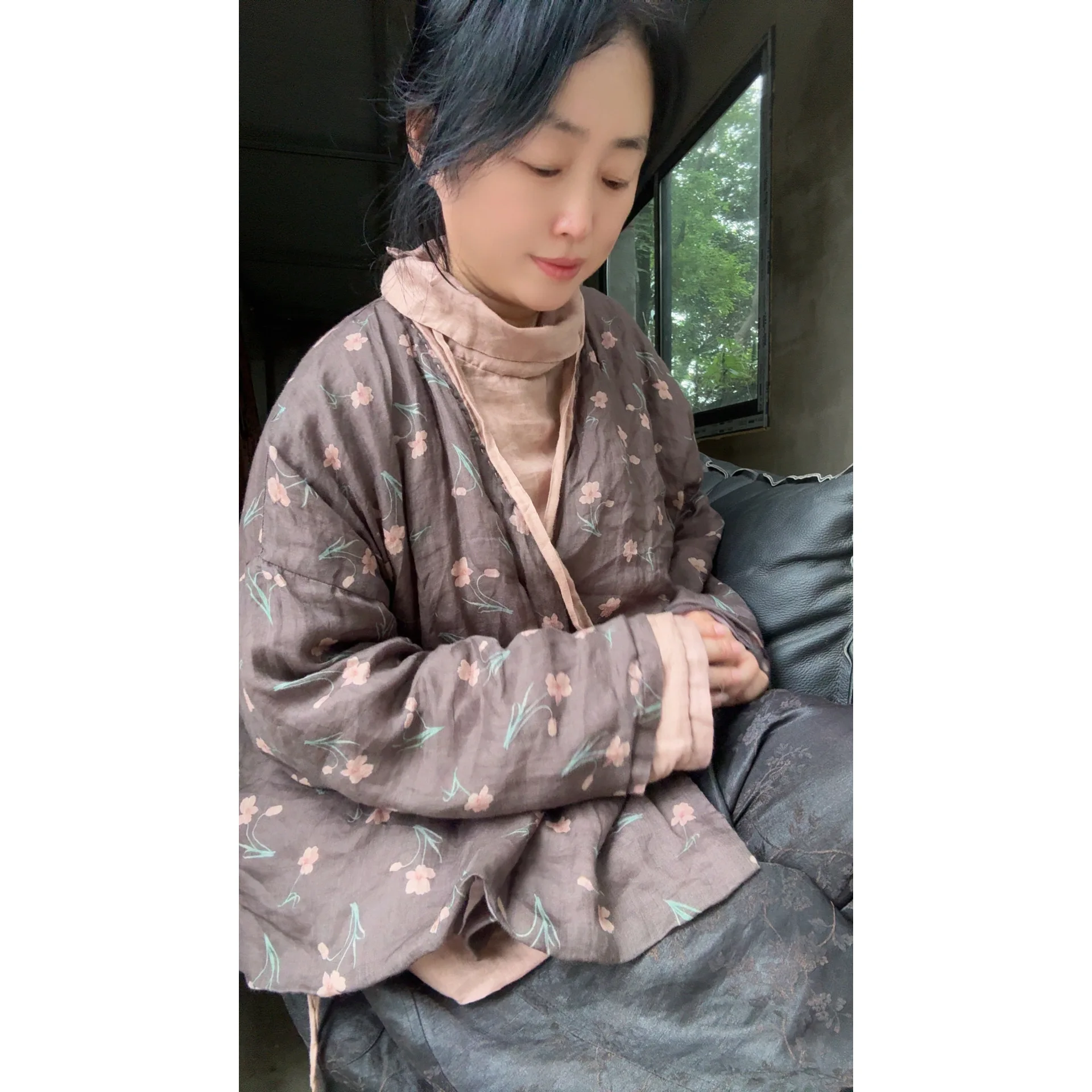 

Свободная женская рубашка из конопляной ткани с длинным рукавом, цветочным принтом, двойным слоем, поясом и V-образным вырезом, стандартной длины, в стиле Lazy Sle