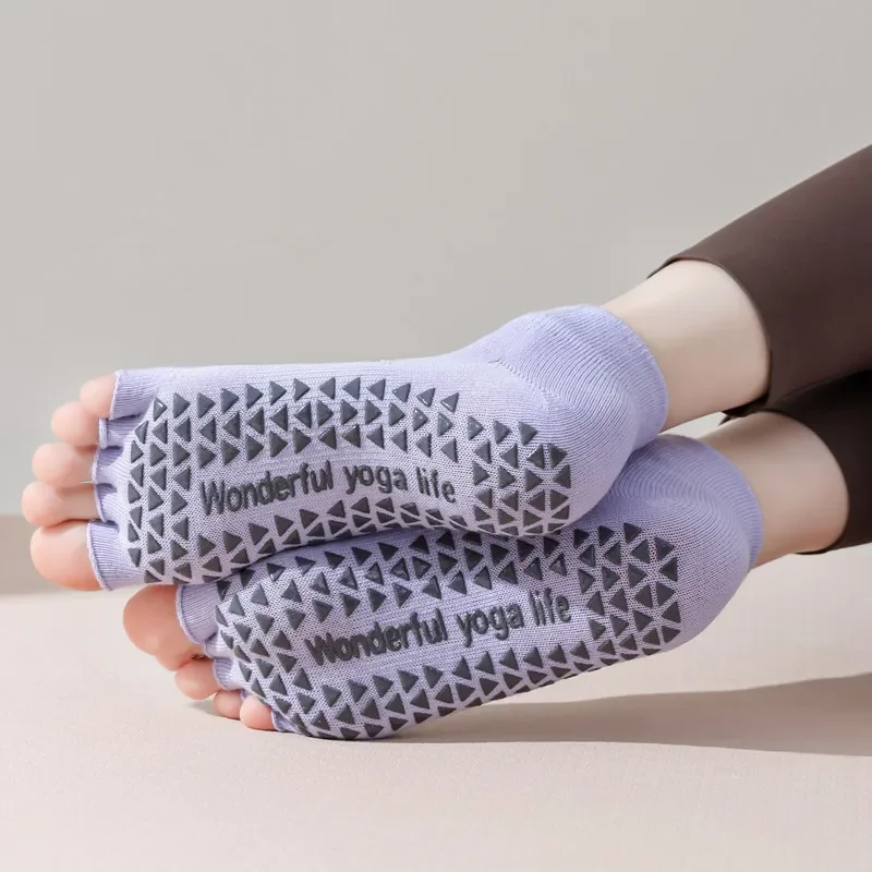 

Женские носки для йоги с пятью пальцами, силиконовые нескользящие спортивные носки для тренировок в помещении, танцев, однотонные хлопковые носки без пальцев для фитнеса, пилатеса