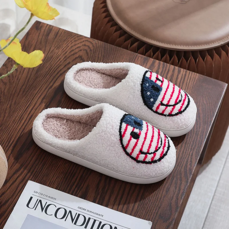 Pantoufles mignonnes avec visage souriant pour femmes et hommes, chaussures d'intérieur en peluche pelucheuse avec semelle antidérapante, cadeaux d'hiver confortables et chauds