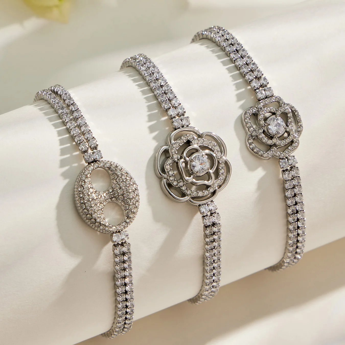 Schweinenasen-Blumen-Charm-Armband Tennis-Armband Edelstahl-Kettenarmband 18k Vergoldetes Armband mit Farbigen Zirkonen für Damen – Detail 12