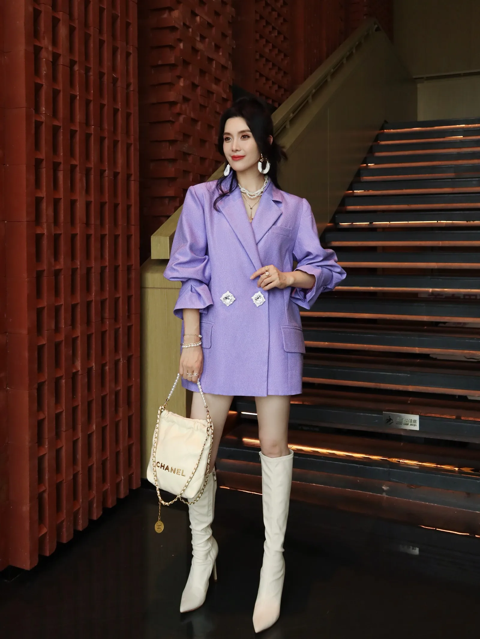 

Современный женский модный пиджак/жакет из смесового хлопка с фиолетовым дизайном и пуговицами-бриллиантами, укороченный крой