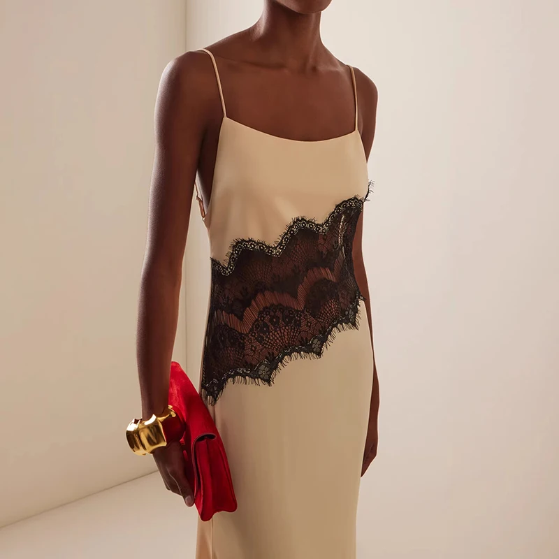 เดรสสายเดี่ยวเปิดไหล่ทรงเข้ารูป ผ้าซาตินยาว แต่งลูกไม้ ดีไซน์เรียบหรู สำหรับงานเลี้ยงตอนเย็น