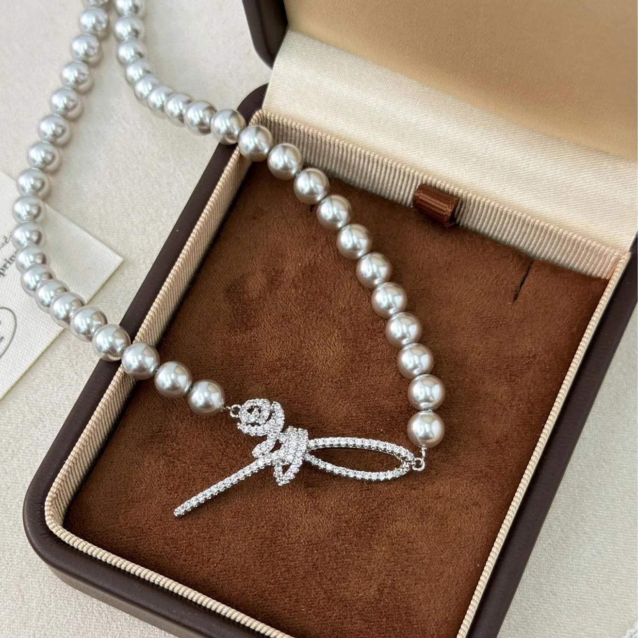 

【Gift Free】Rose Ribbon Pearl Necklace Luxury Elegant Bow Collarbone Chain for Women
