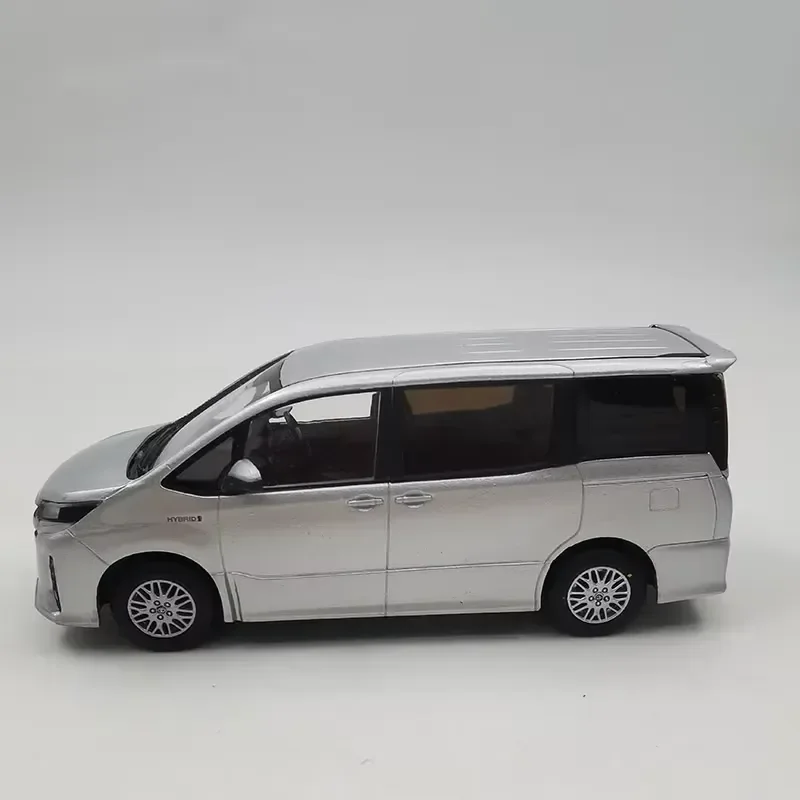 for NOAH MPV 1/30 Diecast Alloy Car Model Realistic Simulation Vehicle Toy for Collection Display Gift
