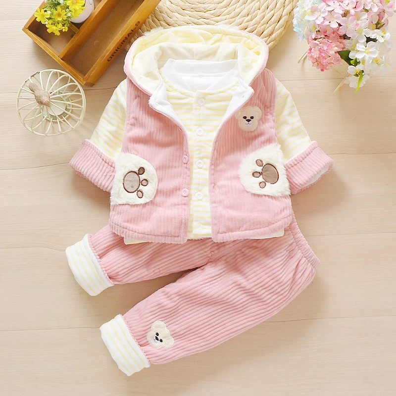 set-tre-pezzi-invernale-imbottito-per-neonata-completo-in-cotone-con-motivi-cartoon-e-cappello