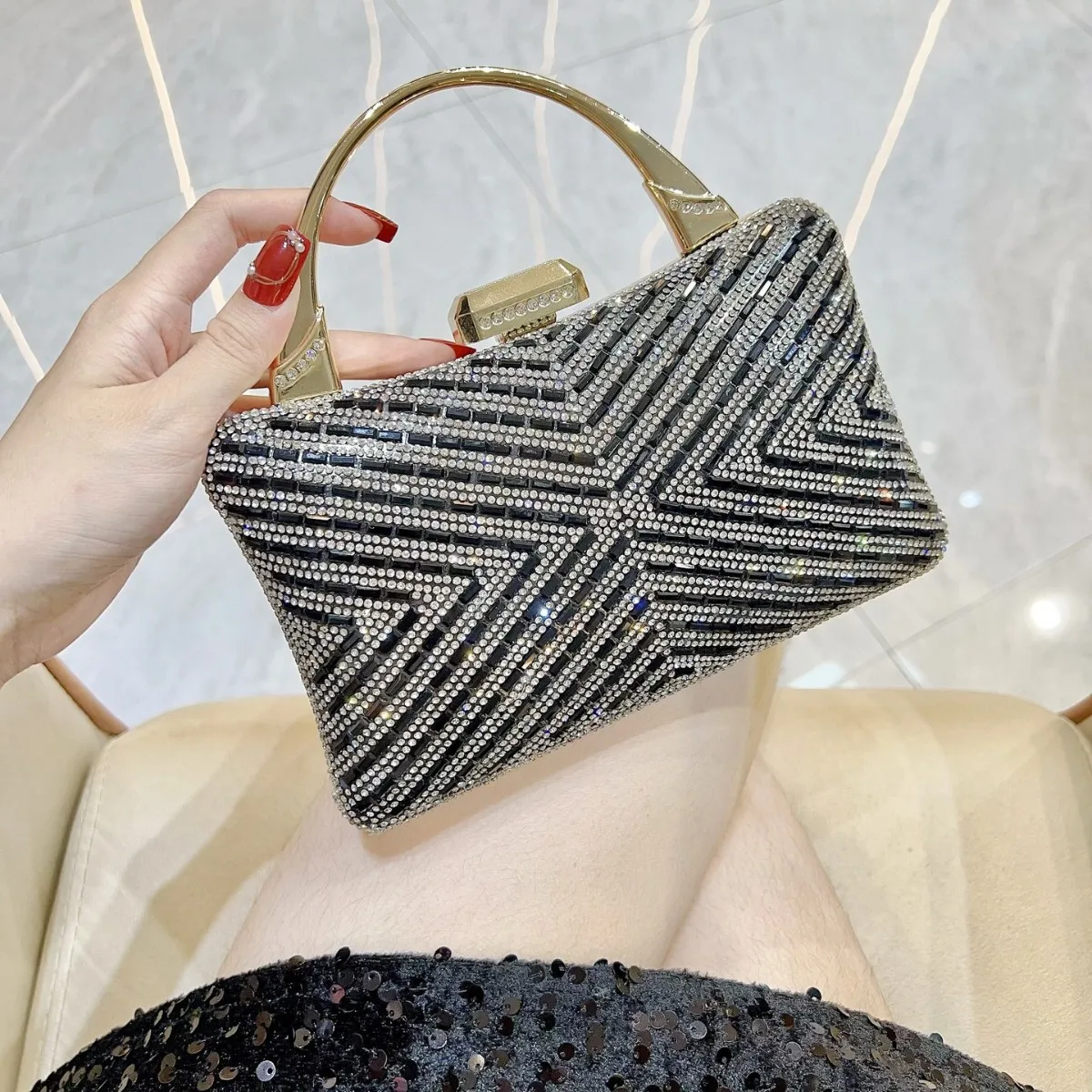 

Ladies Fashion Temperament Evening Bags Fine Diamond Inlay Metal Handbags Small Clutch For Women Chain Shoulder Bas Party Purse