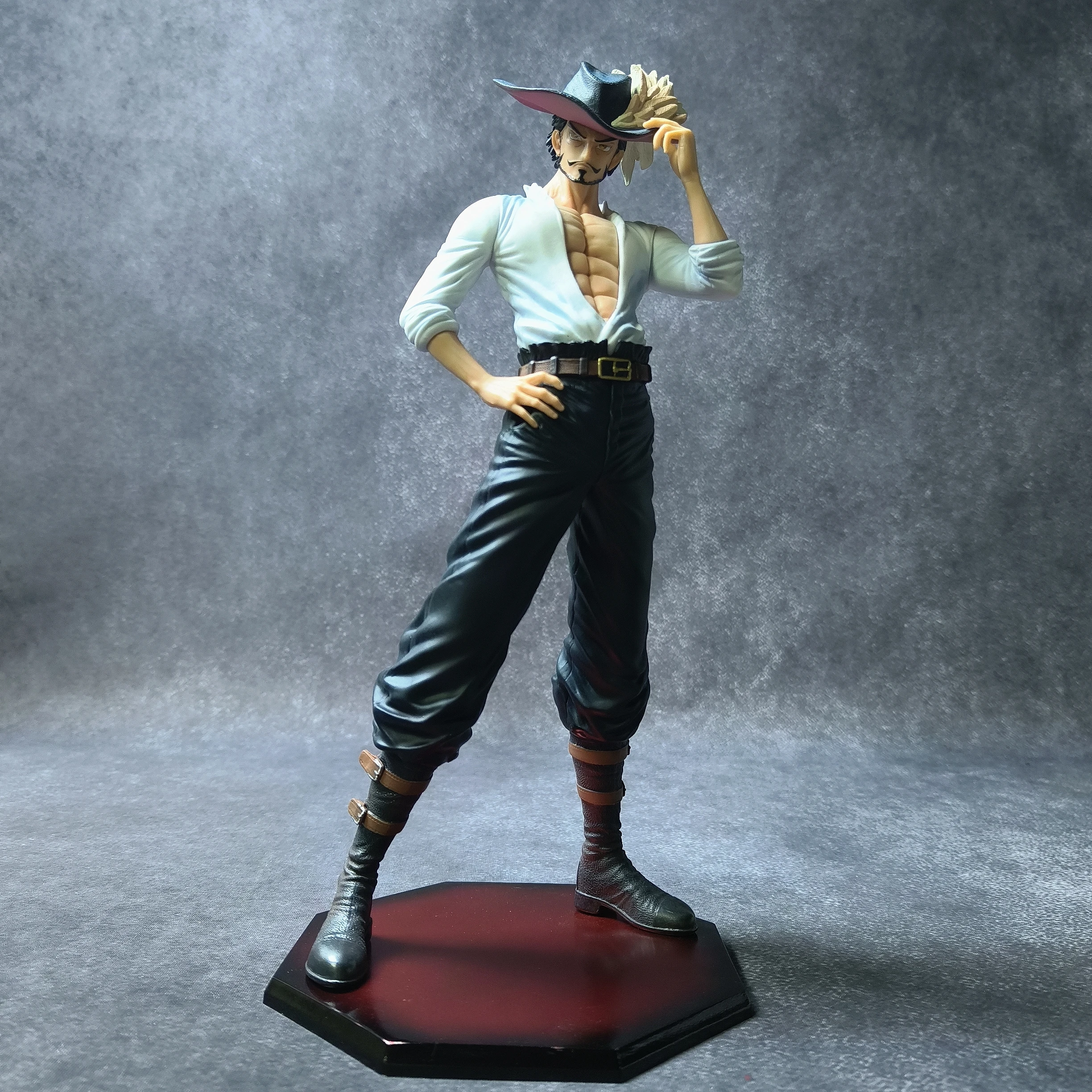 

Цельные аниме-фигурки Dracule Mihawk Oka Shichibukai, ПВХ фигурки героев, коллекция кукол, модель, декор, игрушка в подарок