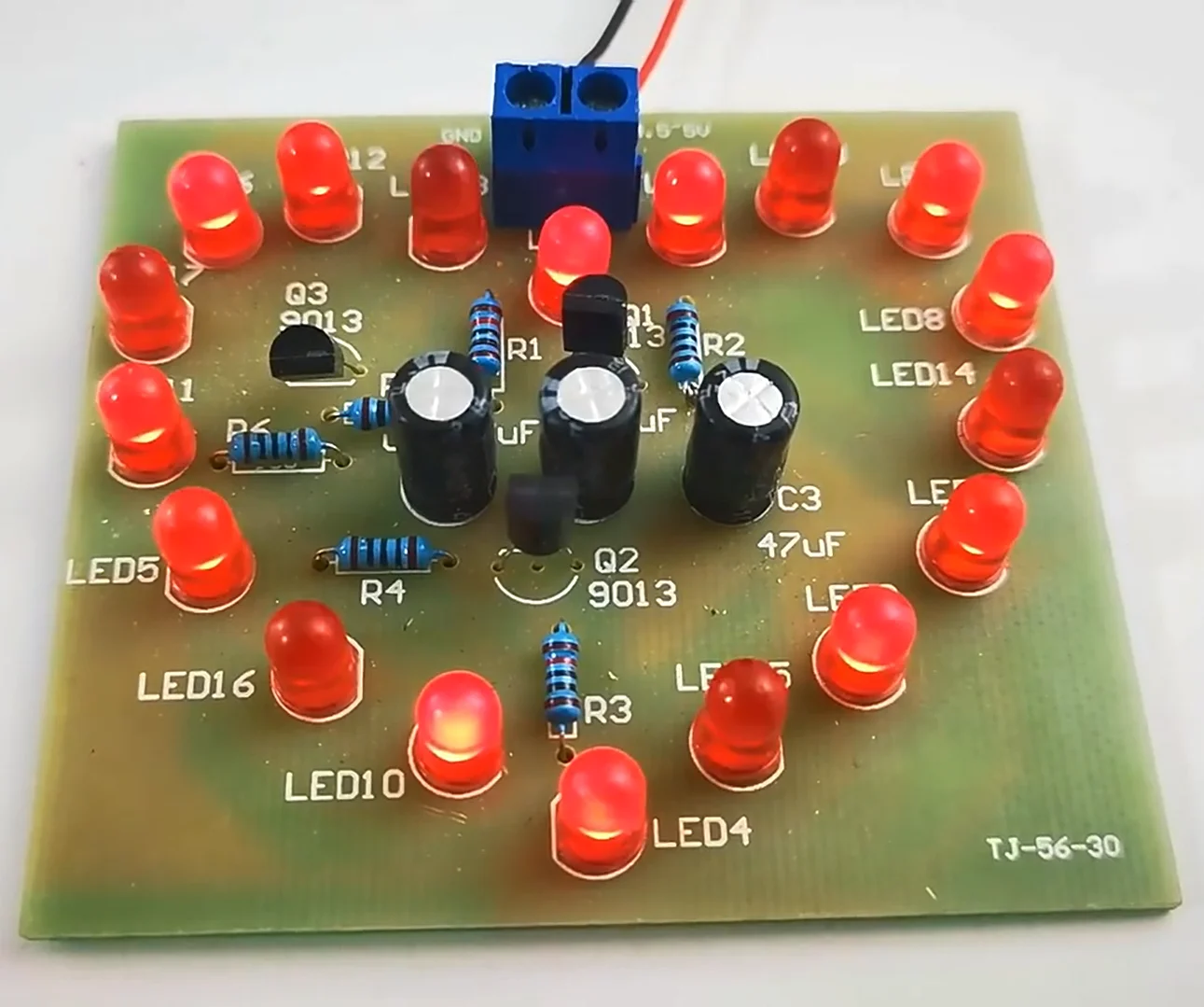 Zestaw do ćwiczeń DIY migająca lampka w kształcie serca 18 szt. Czerwona dioda LED obwód analogowy lutowanie elektroniczne DC 3V
