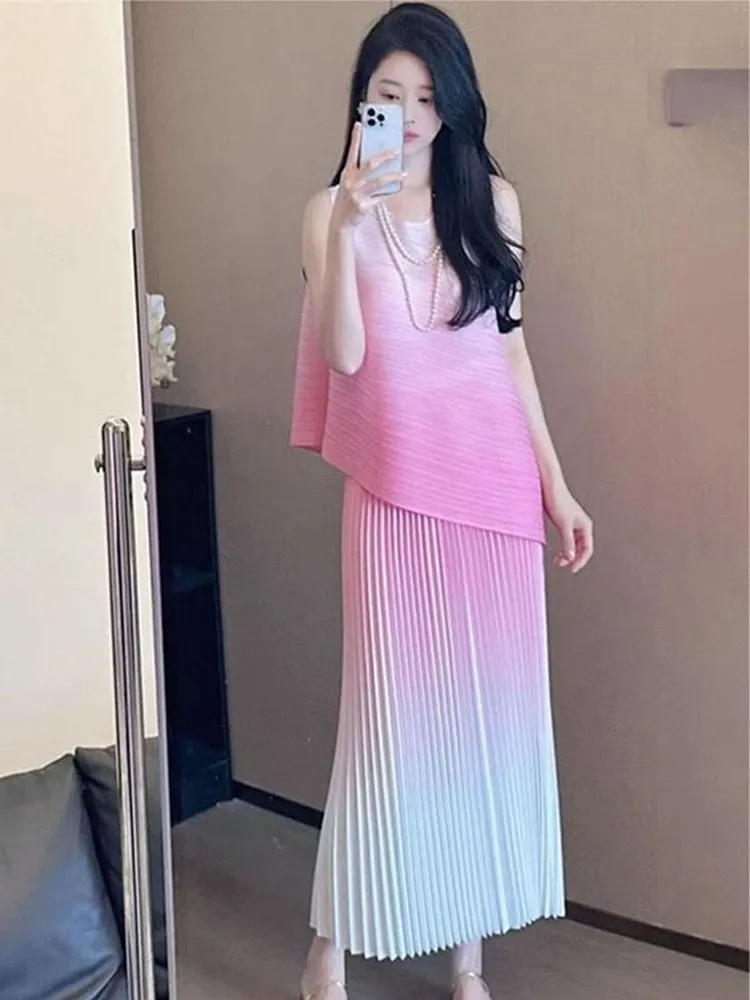 

Summer Gradient Pink Uneven Sleeveless Overhead Dress Half Skirt Pleated Set Women's Hanfu Polyester Fiber 35 Years Old above