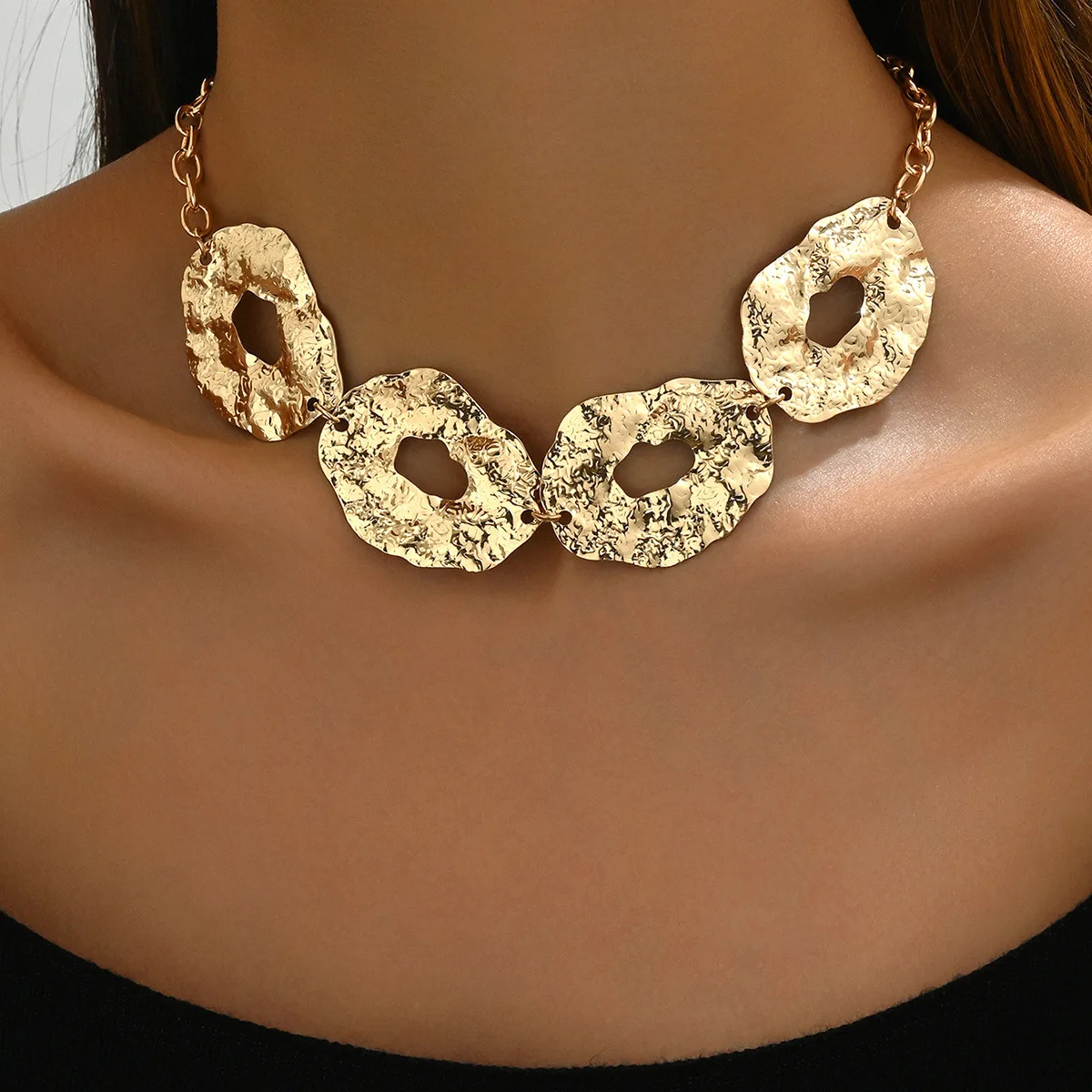 Geometric fashion OL irregular metal necklace women's niche pleated design sense women's collarbone chain versatile item jewelry