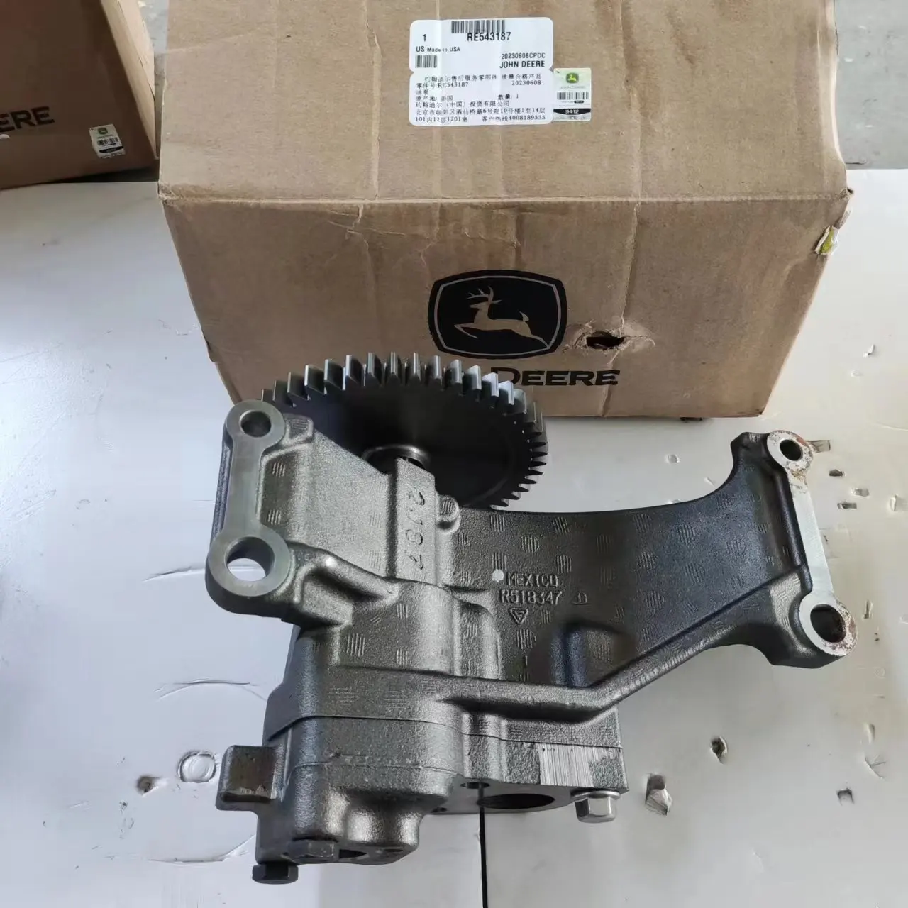 Construction machinery Engine parts Oil pump RE543187 with stock available packing and fast delivery for John Deer