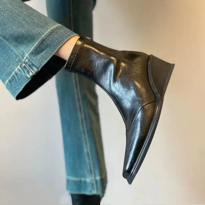 Jesienno-zimowe damskie uniwersalne modne botki z noskiem w szpic, wyszczuplające, nowe retro na platformie, francuski styl, 2025