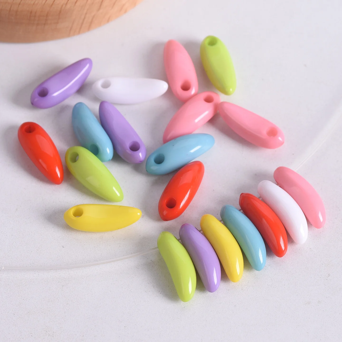 20pcs Banana Shape 17x6.5mm Acrylic Plastic Loose Curved Spacer Beads For Jewelry Making DIY Crafts Findings