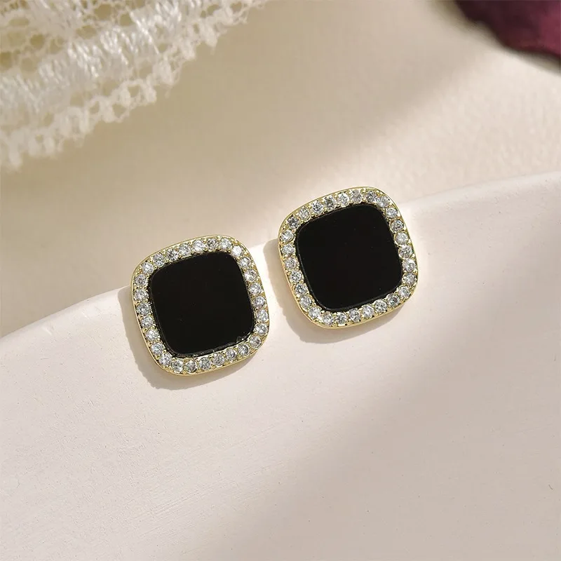 Korean Fashion Zircon Stud Earring For Women Black Resin Square Ear Studs Elegant Luxury Geometric Earrings 2024 Jewelry Gifts