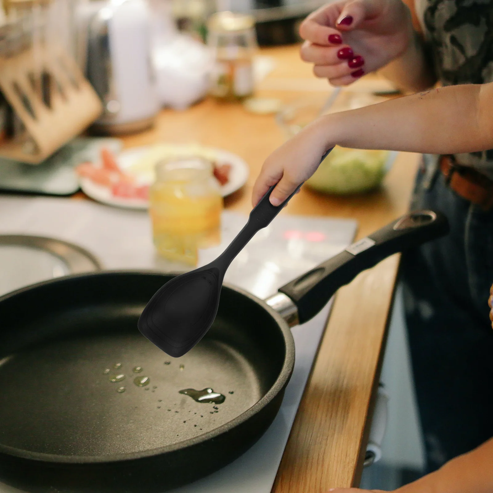 

Silicone Cooking Non-Stick Long Handle Kitchen Spatula For Mixing Batter Scraping Sauce Reusable Wok Spatula Cooking Tool