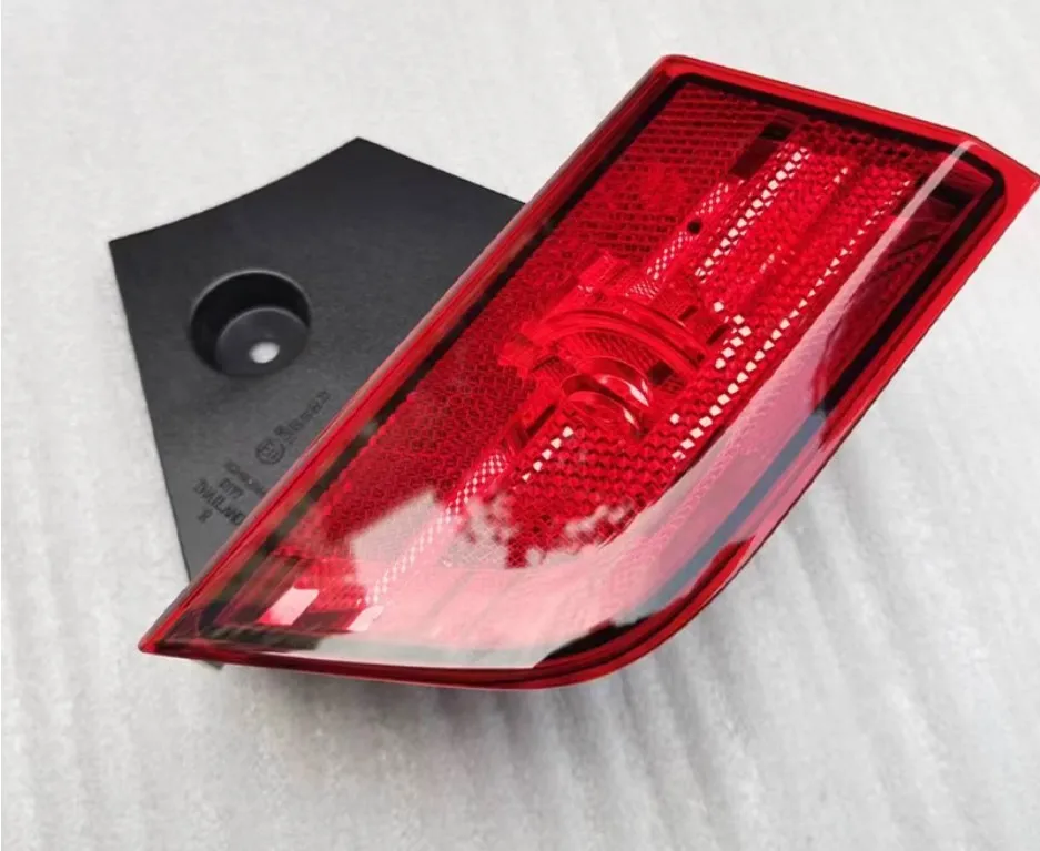 1pcs car bumper tail light for Mitsubishi Pajero sport taillight Montero Taillamp 2018~2019y for Mitsubishi Pajero fog lamp