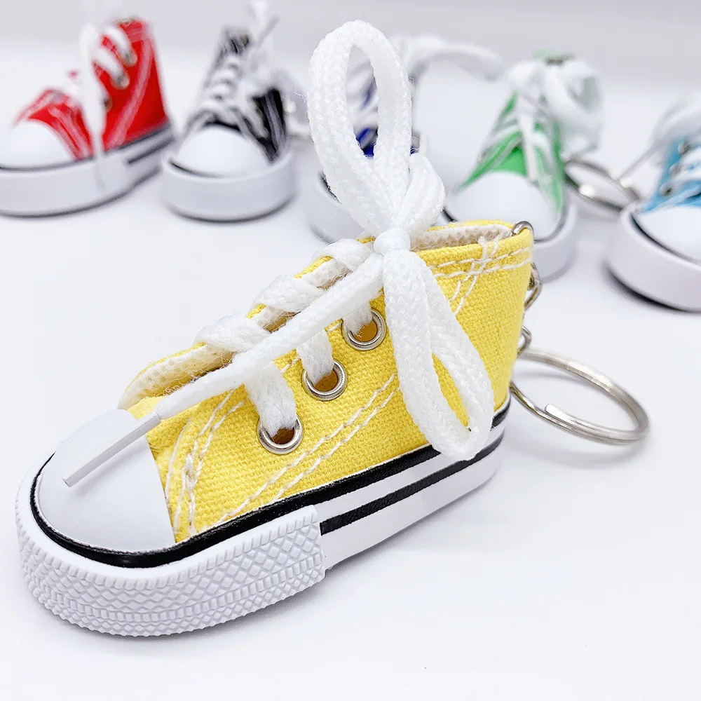 Llavero de zapatilla de tenis 3D de lona - Adorno para bolso con temática de calzado deportivo en azul, rosa, negro, blanco - Accesorio para coche