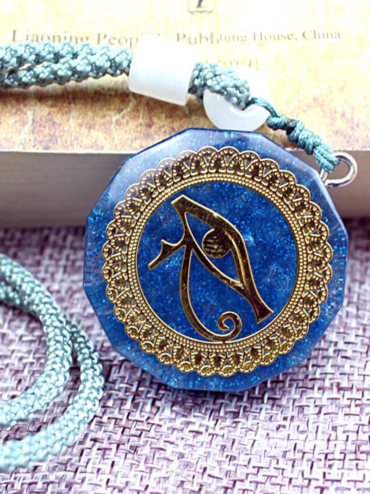 

Handmade Resin Crystal Stone Pendant Women's Faion Jewelry Sweater Chain Fre out New Sle Neutral Color Pendants Acco...