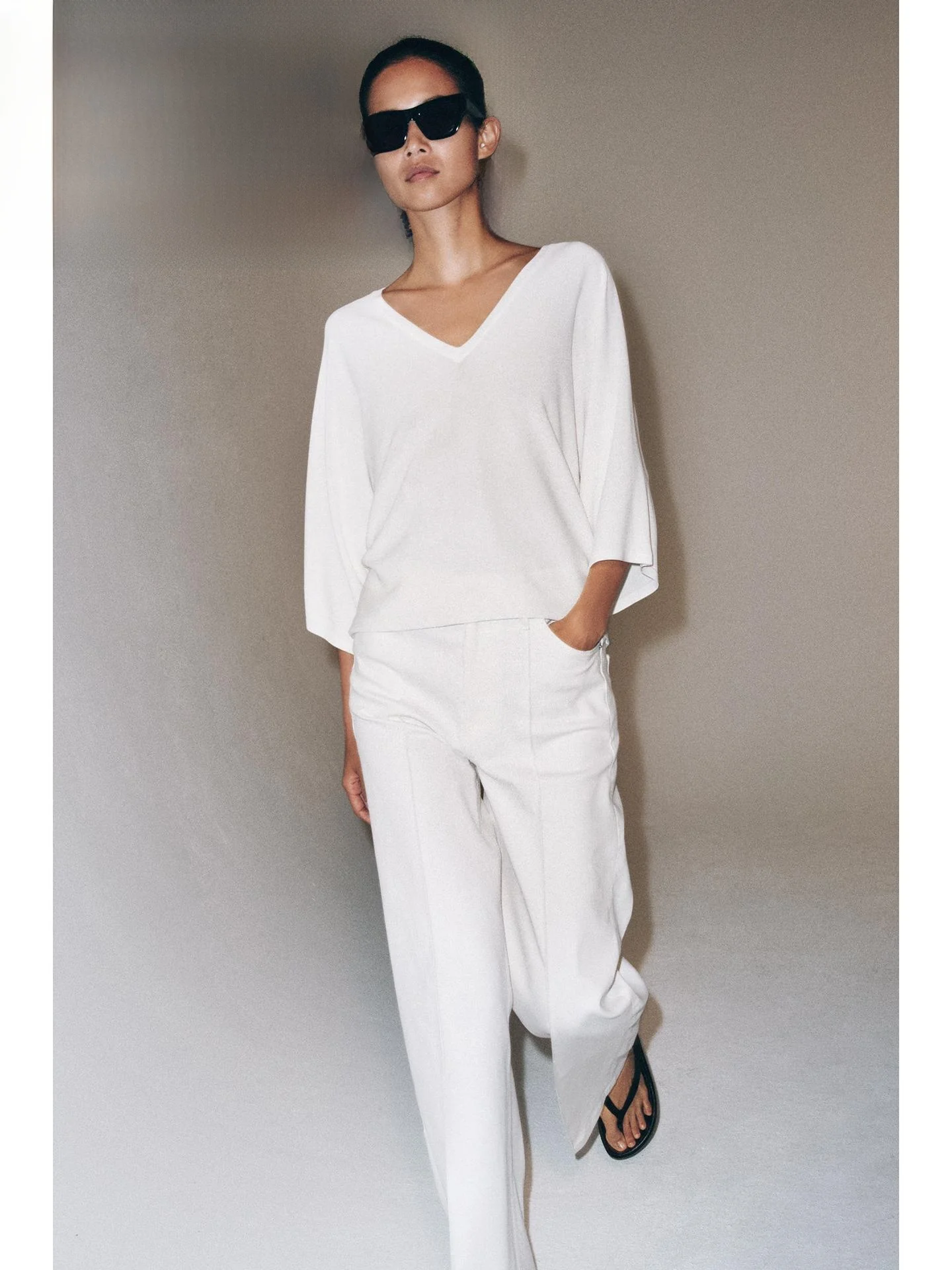 

Свободный вязаный топ женский летний 2026 с глубоким V-образным вырезом, рукавами «летучая мышь», стройнящий, в расслабленном стиле, повседневная футболка, минималистичная мода