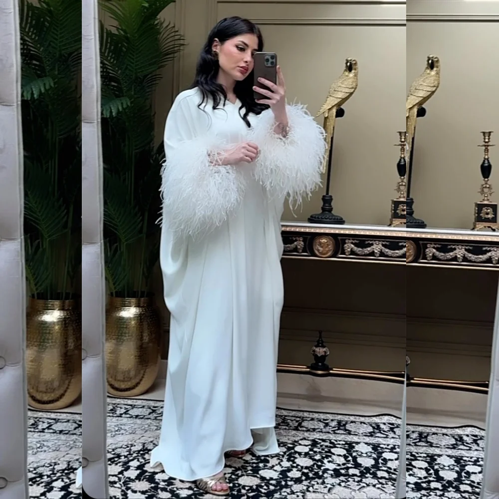 Robe longue en plumes de satin personnalisée, ligne A, col en V, occasion sur mesure, Arabie saoudite