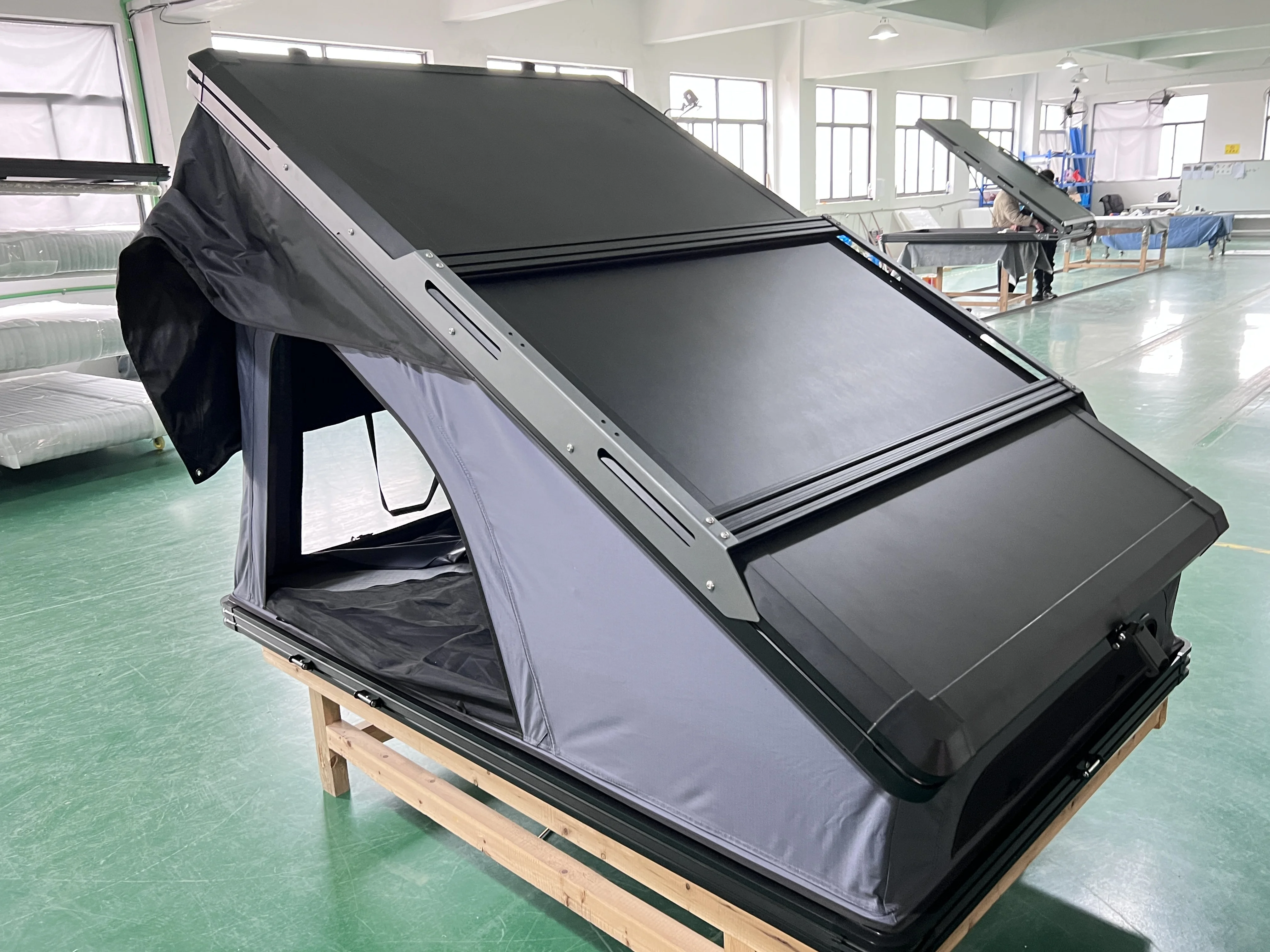 Hard shell aluminum roof tent Hard shell car roof tent Solar panel roof frame