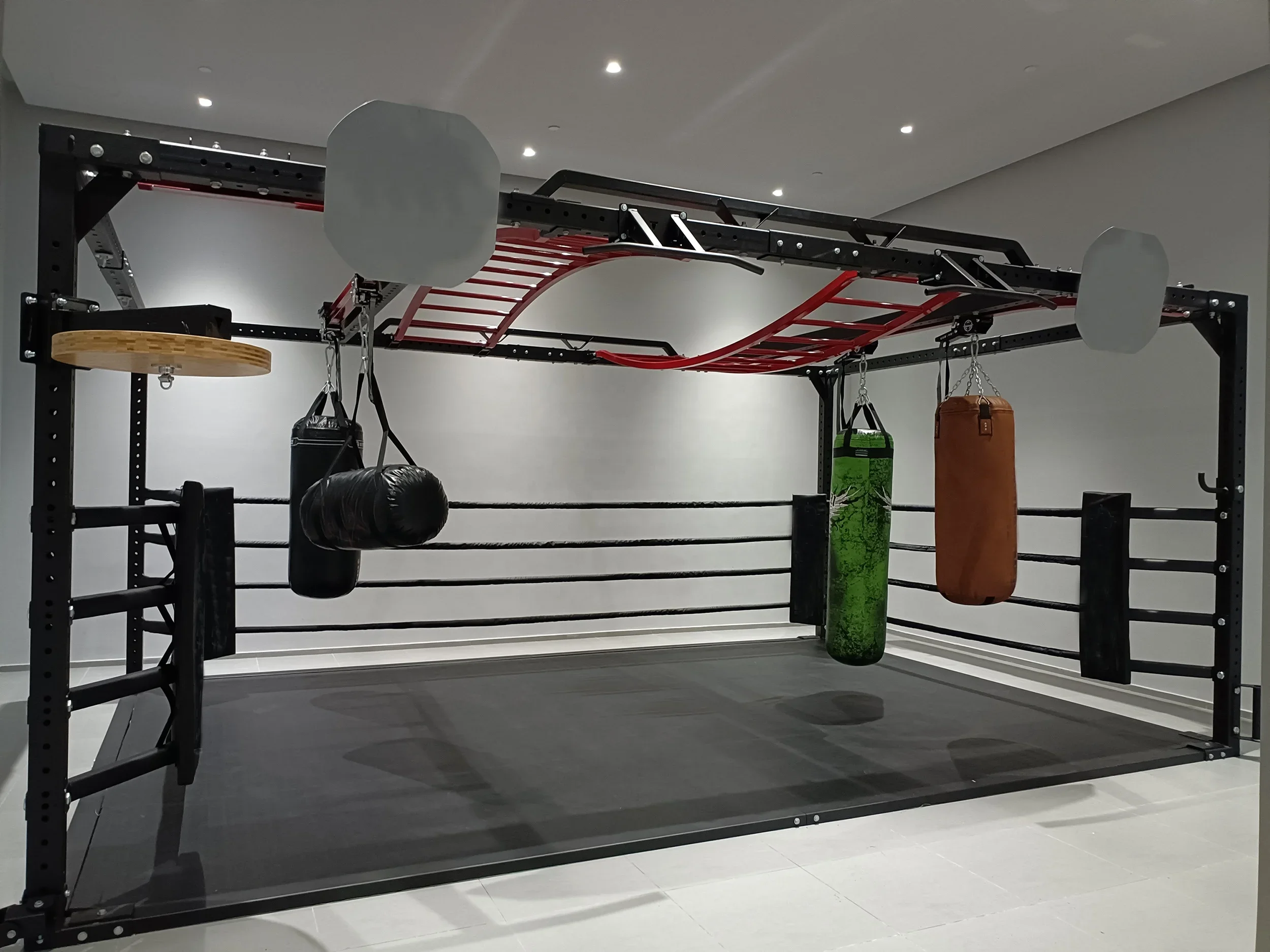 Hot selling customized logo multifunction floor boxing ring for training