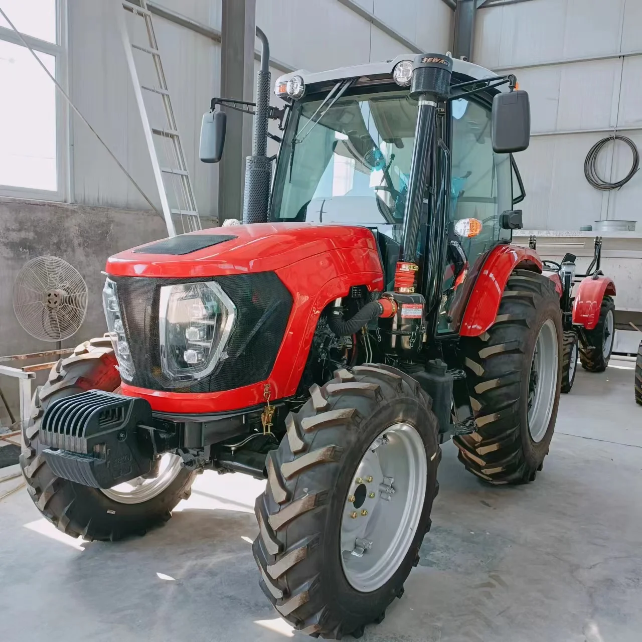 Mini Tractor 4wd 50hp 60hp 70hp Agricultural Tractor with Air-conditioned Cab Wheeled Tractor 4 * 4