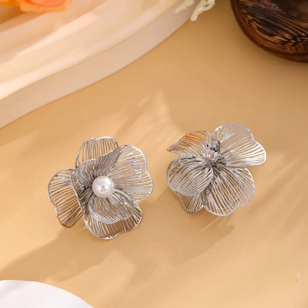 Fashionable stainless steel double-layer petal pearl earrings, noble, elegant gold/steel color