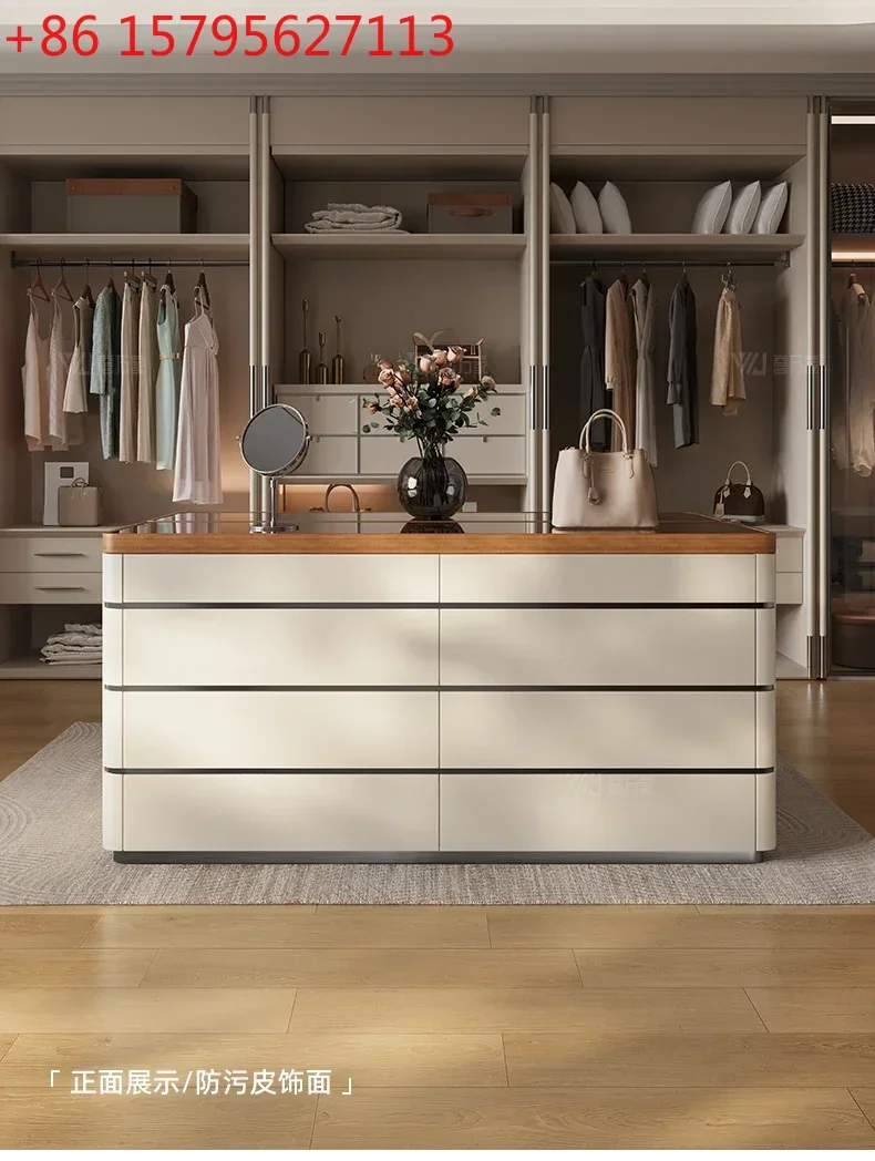 

Итальянский минималистичный шкаф для хранения вещей Nakajima из массива дерева с восемью ящиками, премиум-класса.