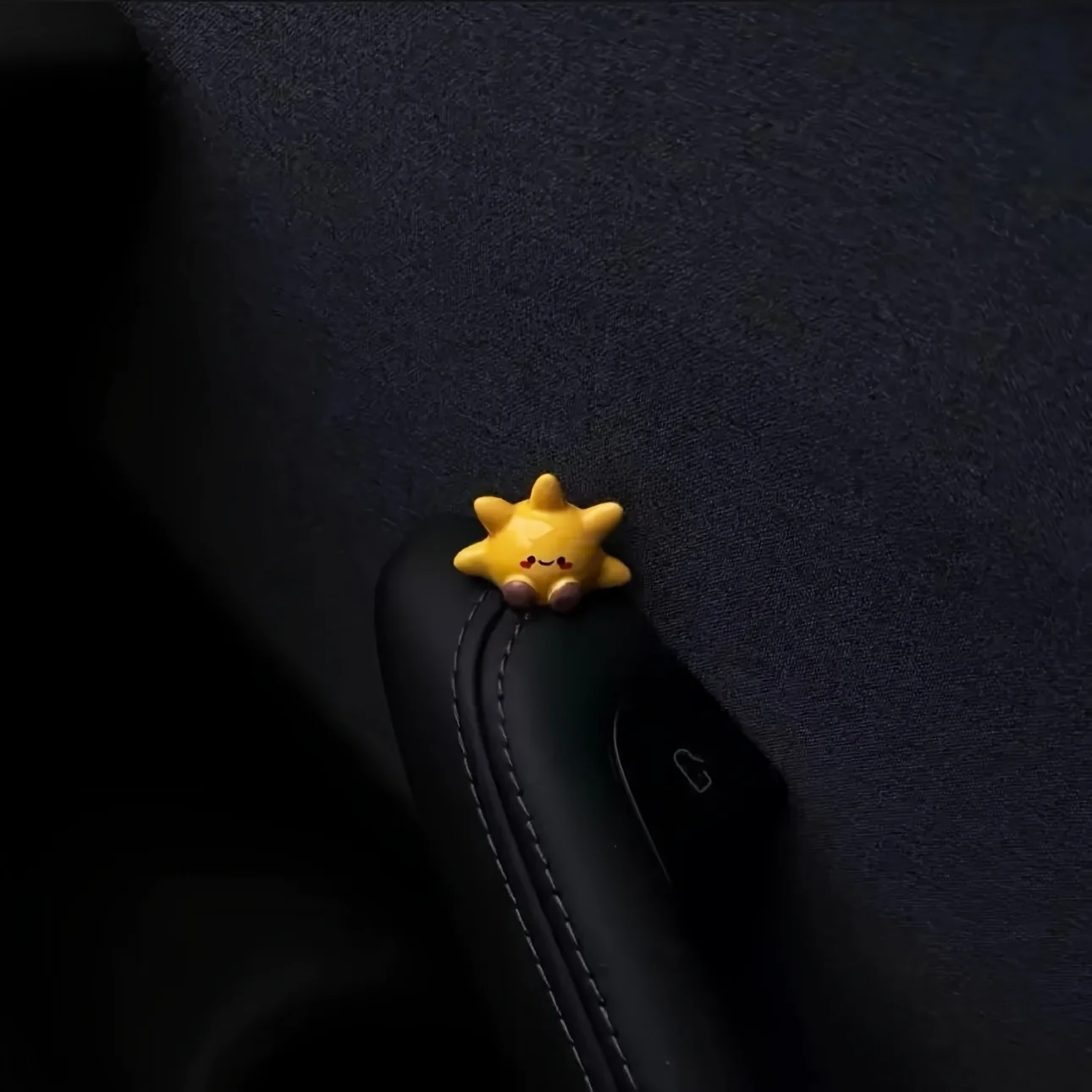 2 adorable mini sun car figurines, perfect for displaying on your car's dashboard—small and exquisite