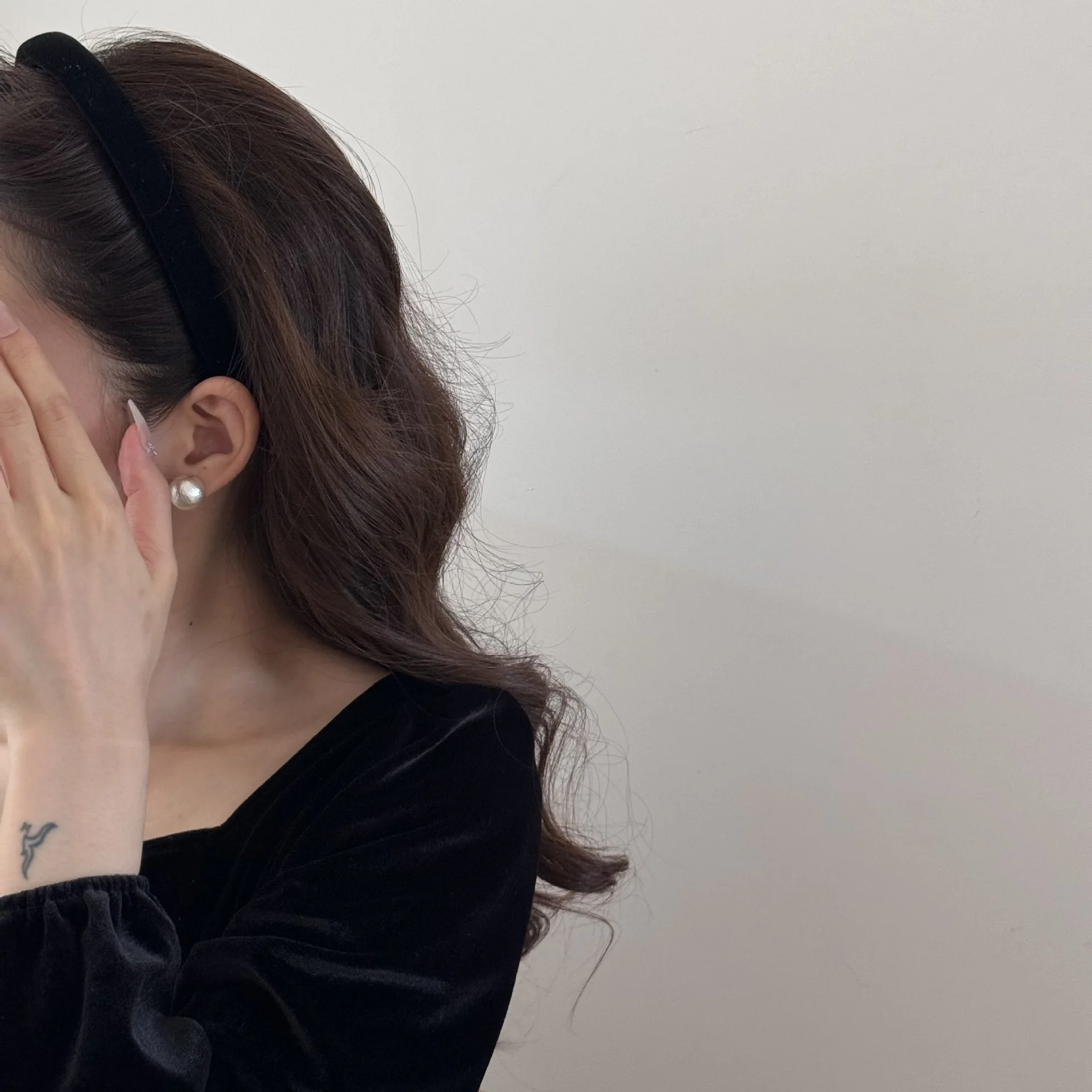 Neue Damen-Stirnbänder aus Samt und Satin, schicke, einfarbige, dünne Haarbänder, passend für verschiedene Anlässe, elegante Haarreifen, rutschfest, bequem, 1 Stück – Detail 8