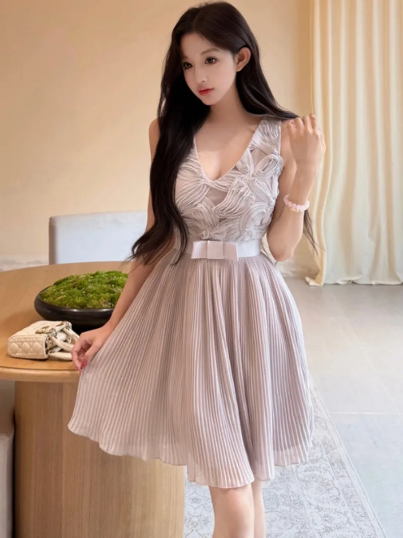 

Summer Slim Fit V-Neck Vest Dress Women's High Waist A-Line Skirt Short Pleated Skirt Sexy Style Chinese Design