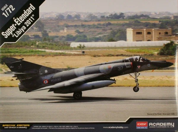 Kit modello in scala assemblata in plastica Academy AC12431 Super- Étendard francese "Libiya 2011" [Edizione speciale] 1/72