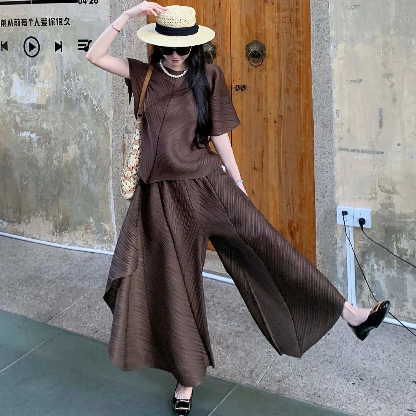 

Miyake Pleated Pants Set Plisse Brown Fold Wear Miyake Pleat 2025 Summer Loose Top Irregular Wide Leg Seersucker Pleats Set