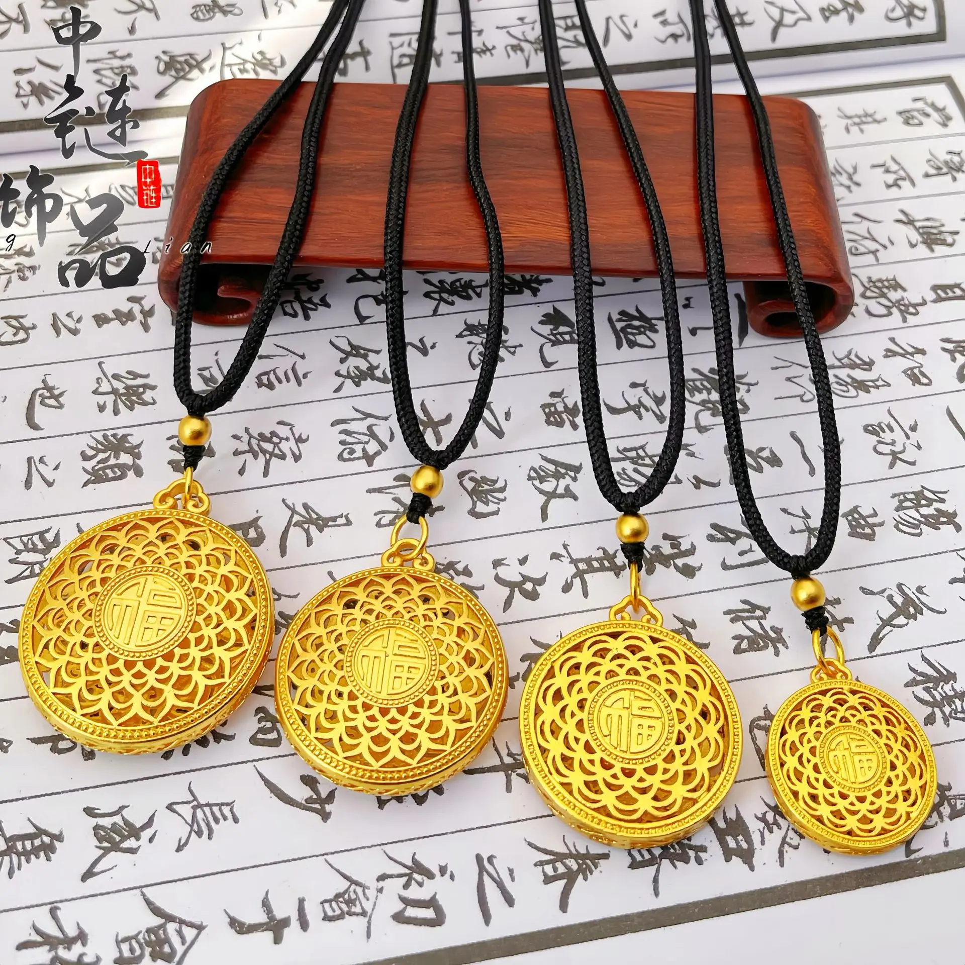 9999 gold eight-berry compass hollow lotus pendant ancient method lucky character compass pendant necklace