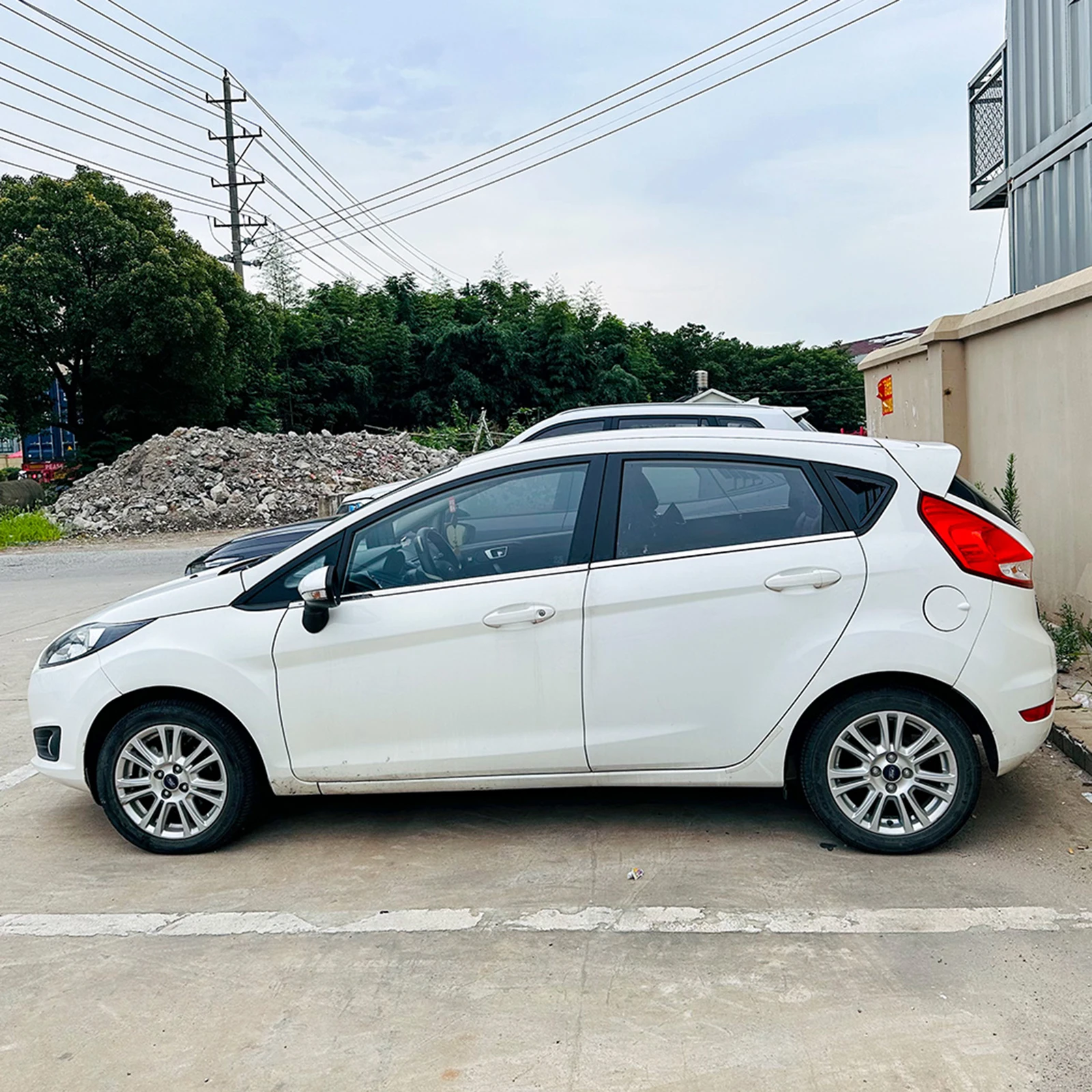 

For Ford Fiesta MK7 MK7.5 2008-2017 Rear Side Window Louver Shutter Trim Carbon Fiber Look/Gloss Black Windshield Blind Cover