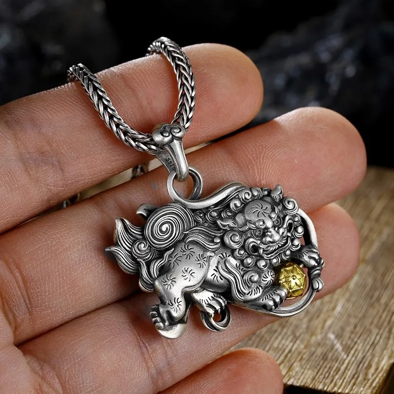 High end classic rotatable snow lion pendant for men and women charm retro ethnic style carved necklace banquet jewelry gift