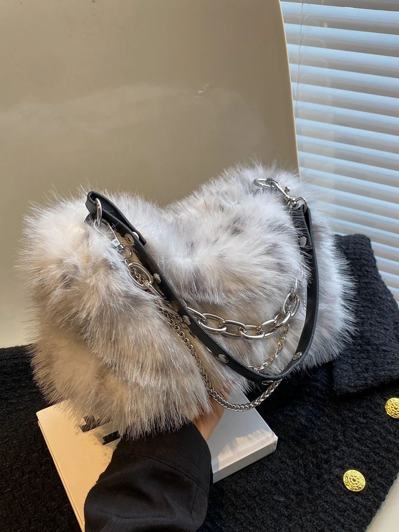 Tie Dye Chain Decor Fuzzy Shoulder Bag Knit Flap Metal Chain Women's Crossbody Bag Casual Bag Versatile Lightweight Shoulder Bag