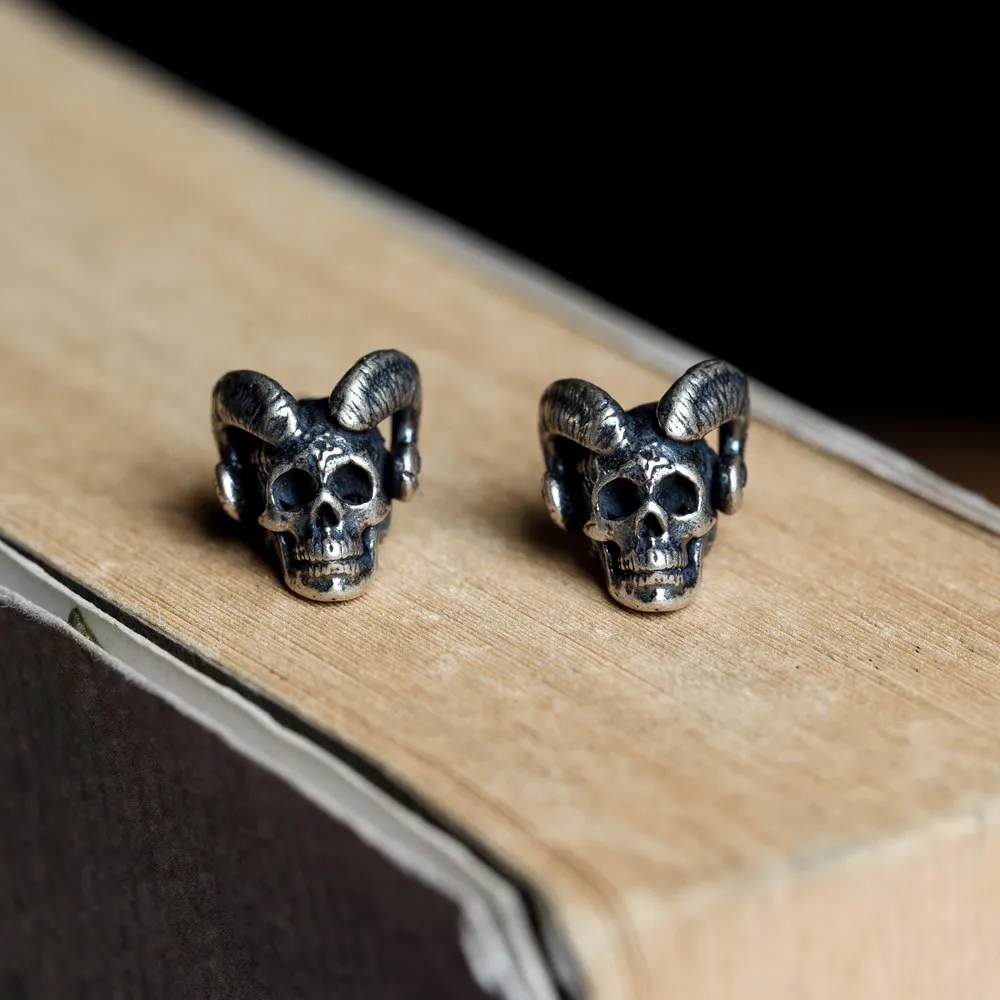 A pair of S925 sterling silver retro goat head skull inverted pentagram earring accessories