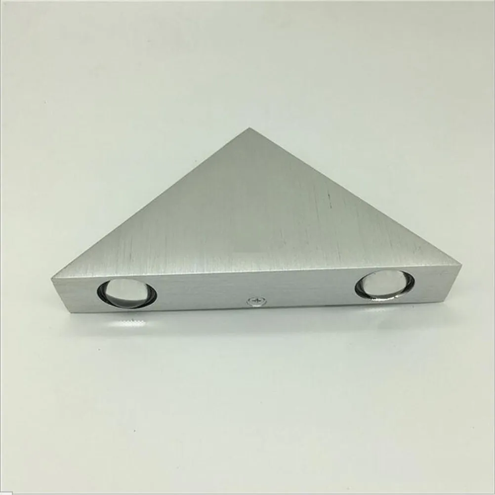 

Настенный светодиодный светильник Triangle 3W: современный дизайн, литой металлический корпус, теплый свет для балкона, коридора, веранды, декоративное освещение