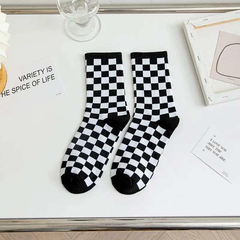 2 Pairs/Set Couple Socks Black White Plaid Patchwork Current Fashion Middle Tube Sock For Daily Sports Suit In All Seasons