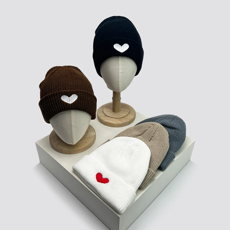 

Autumn and Winter New Unisex Korean Love Embroidery Knitted Hats Warm Simple Versatile Casual Beanies Outdoor Fashion Cute ins
