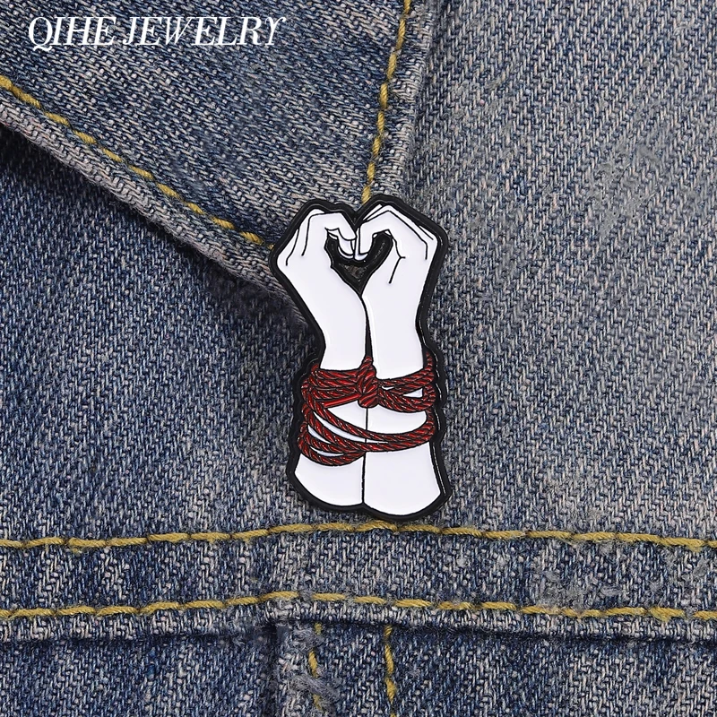 Broche de manos de corazón atado, alfileres esmaltados, gesto creativo, broches de corazón de Bondage de amor, insignia de solapa, regalo de joyería de moda para amigos