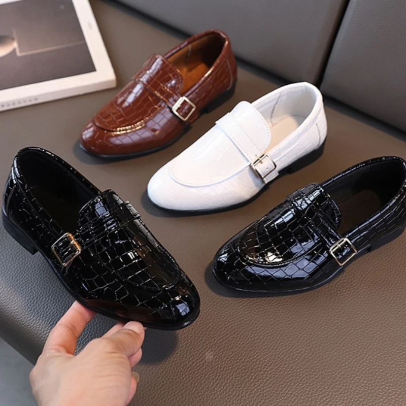 

Детские кожаные туфли 2026 года, новинка, всесезонные, в британском стиле, для мальчиков, на плоской подошве, однотонные, модные, нескользящие, для торжественных мероприятий