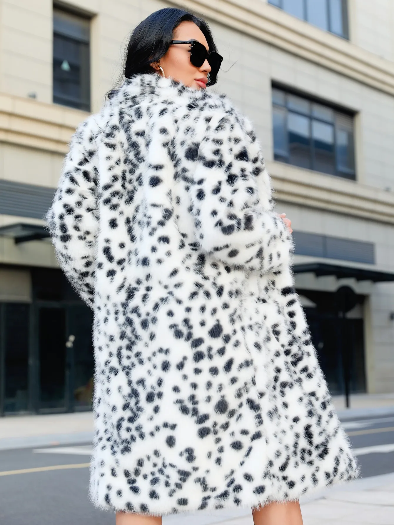 FHILLINUO пальто из искусственного меха с принтом снежного леопарда женское элегантное белое пушистое однотонное утолщенное теплое пальто с длинными рукавами зимнее шикарное оверсайз