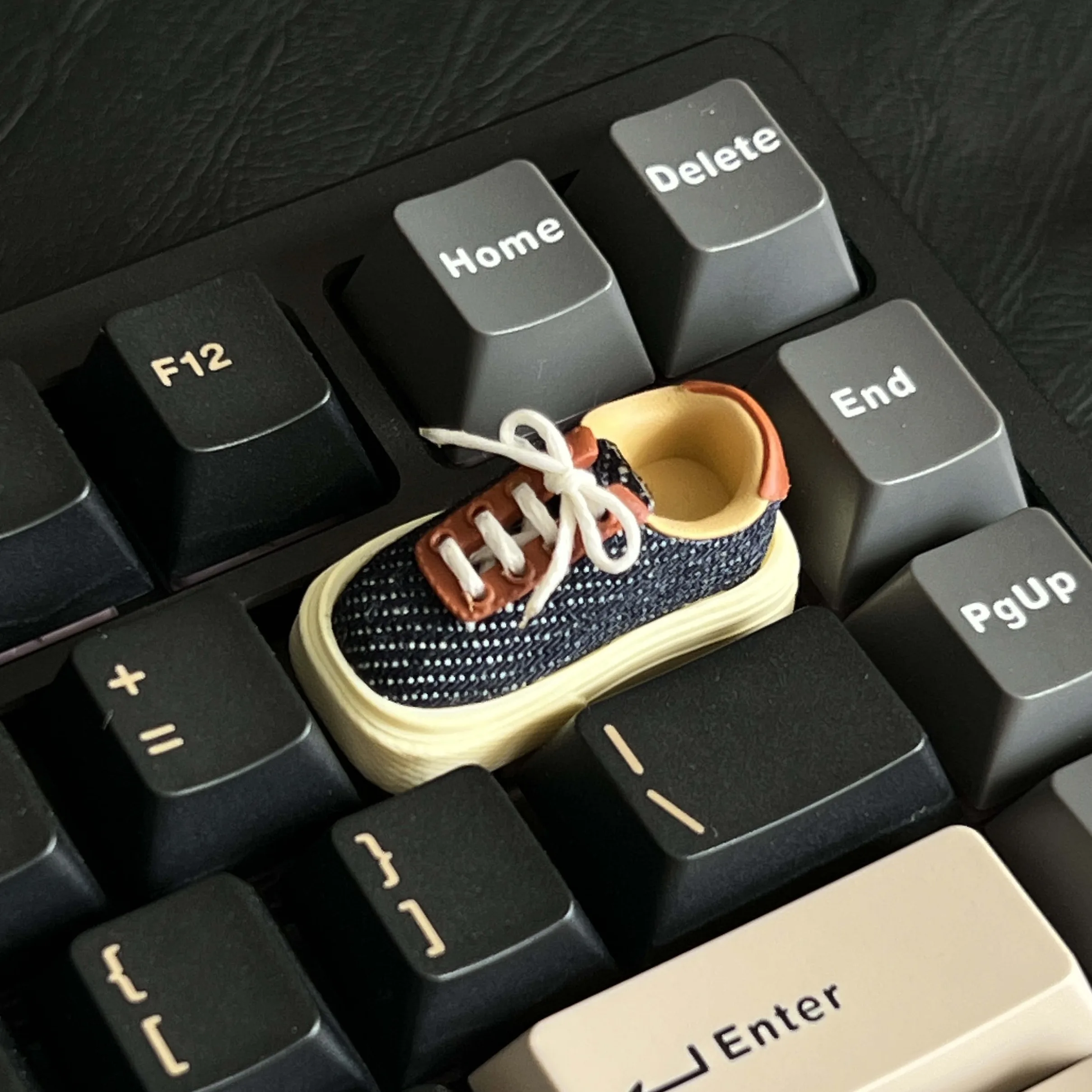 

Leather small leather shoes personalized keycap 2U backspace creative mechanical keyboard keycap single leather keycap rocket ha