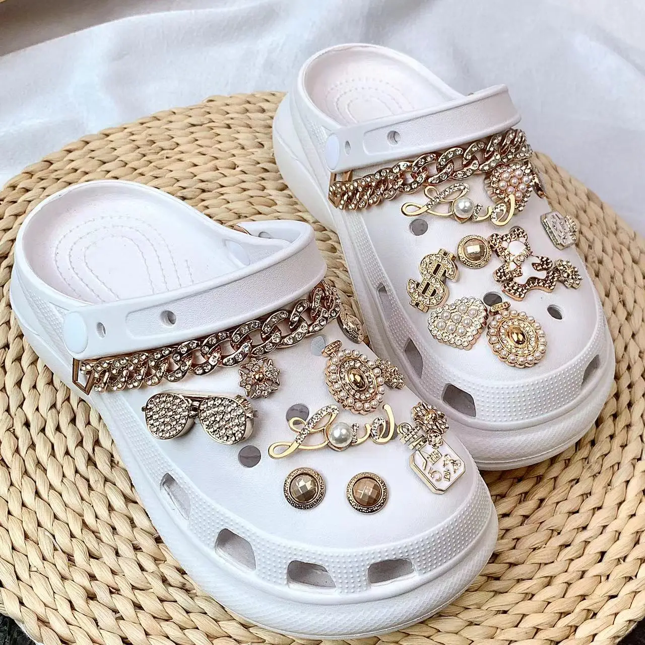 European and American Best-Selling Shoe Accessories 20/22Pcs Bear Glasses Perfume Bottle Letter Plate Set and Other Exquisite Shoe Decoration Accessories, Jewelry Gifts