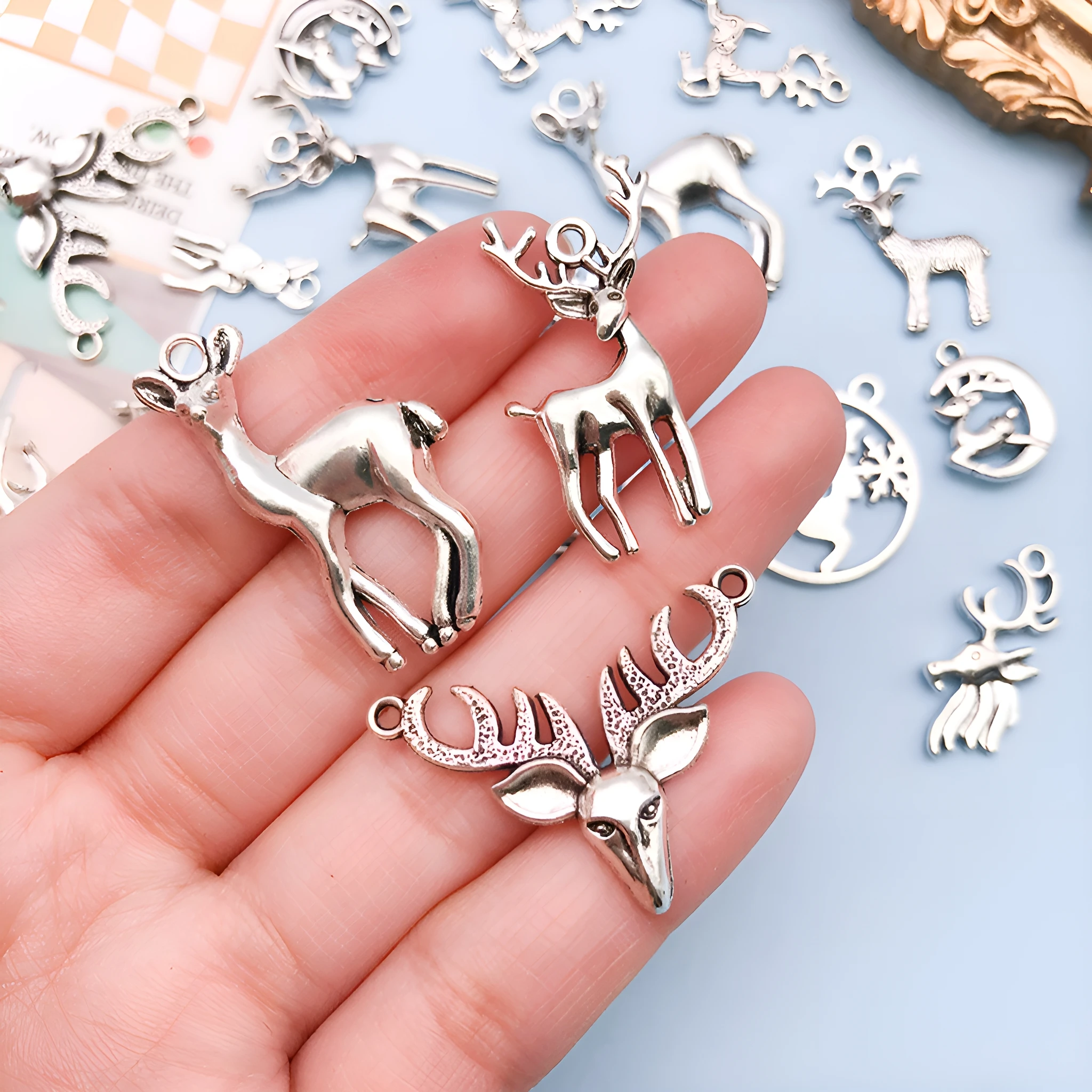 5/22pcs Antique Silver Christmas Reindeer Alloy Pendants - DIY Pendant, Keychain, Brooch Craft Charms for Jewelry Making.